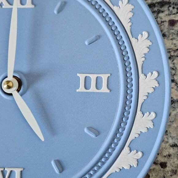 VERY RARE VINTAGE WEDGWOOD ENGLAND JASPERWARE BLUE WHITE ROUND WALL OFFICE CLOCK - Picture 3 of 15